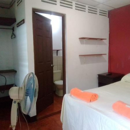 Hostal El Jardin Leon Ngoại thất bức ảnh