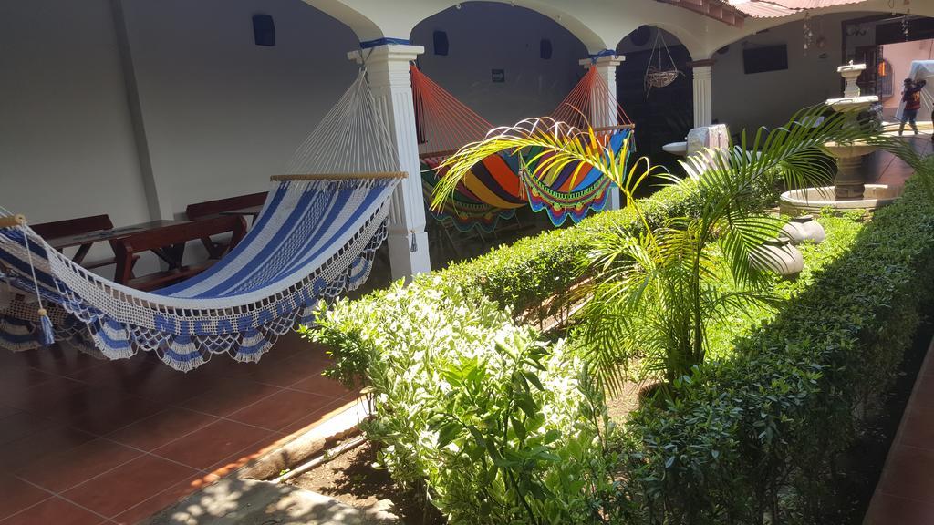 Hostal El Jardin Leon Ngoại thất bức ảnh