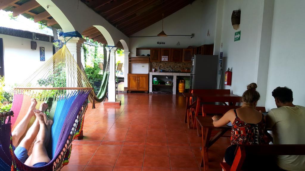 Hostal El Jardin Leon Ngoại thất bức ảnh